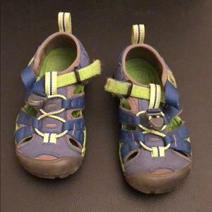Keen boys water shoes size 9